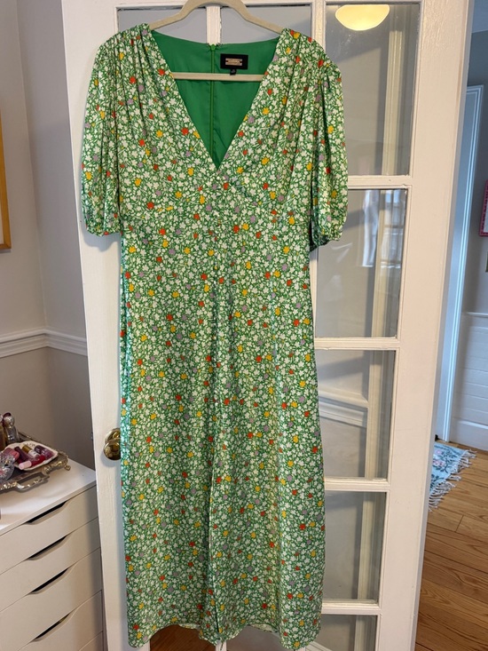 Alexia Admor Dresses & Skirts - Alexia Admor Lorlei Green Floral V-Neck Midi Dress